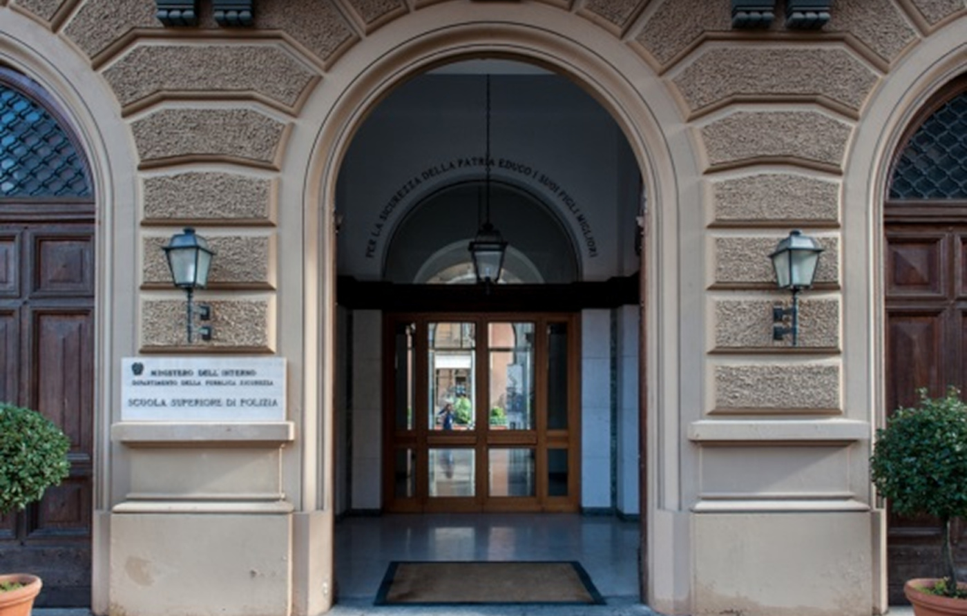Ingresso della scuola superiore di Polizia